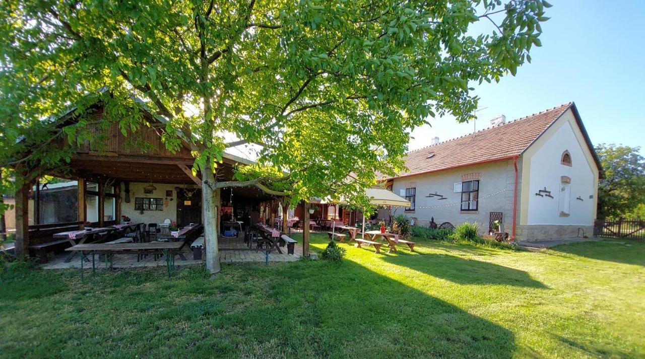Kazmer Szallas - Gasthaus Varbalog Buitenkant foto